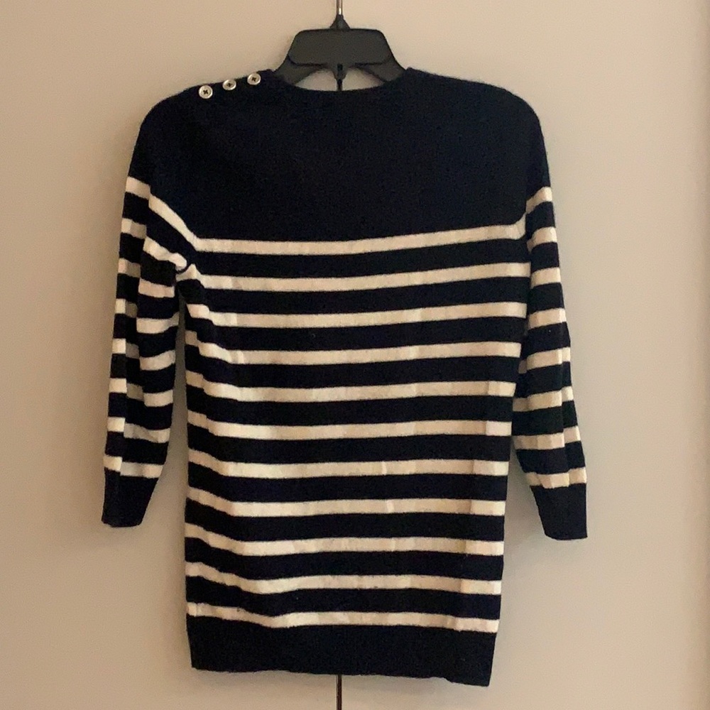 LIKE NEW-C by Bloomingdale’s 100% Cashmere Sweater